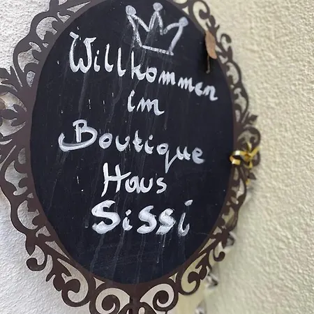 Boutique Haus Sissi 公寓 *